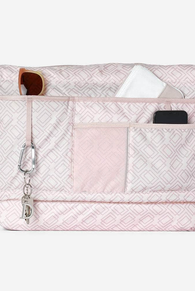 Designed for ladies who play both tennis and pickleball
Holds an average amount of gear
Holds up to 2 racquets and 2 paddles simultaneously
No-tip design keeps the bag upright and stable when set down
Thoughtfully designed with specific compartments for effortless organization
Crafted from premium fade-proof and water-resistant materials