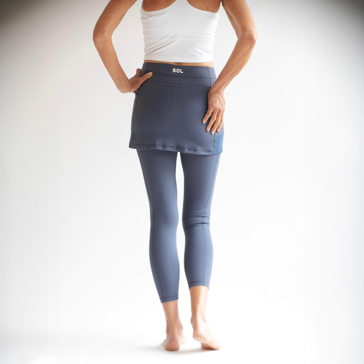Women's below-knee leggings with inverted ball pockets - Livid main image 1
